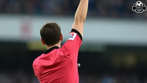 《切尔西热追雷恩后卫雅奎特，拜仁紧随其后！德甲焦点战一触即发》