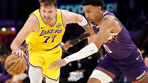 广东队外线三分狂飙，14投8中命中率超五成